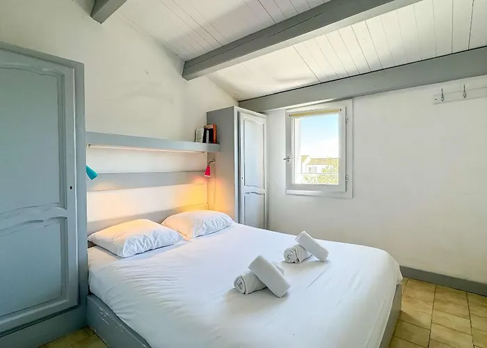 Location Dans Avec Piscine Proche Villa *